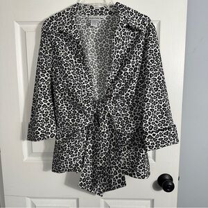 Gorgeous Bella Pelle sz. XL leopard print shirt, tie front, cotton, dressy